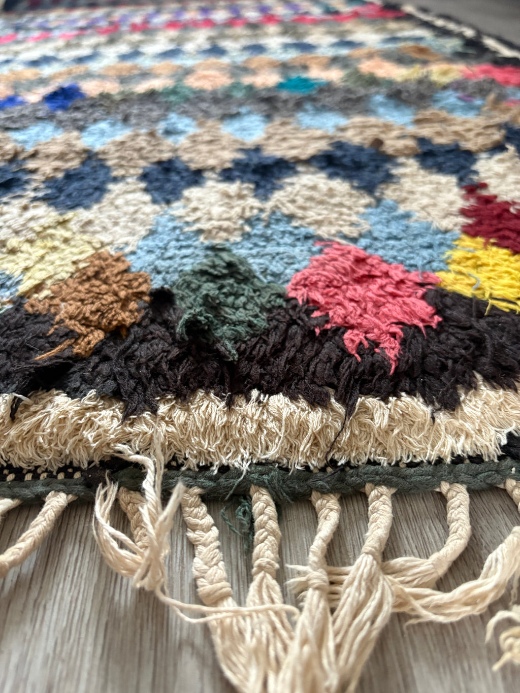 Handwoven Moroccan Boujad Wool Rug. 210-100