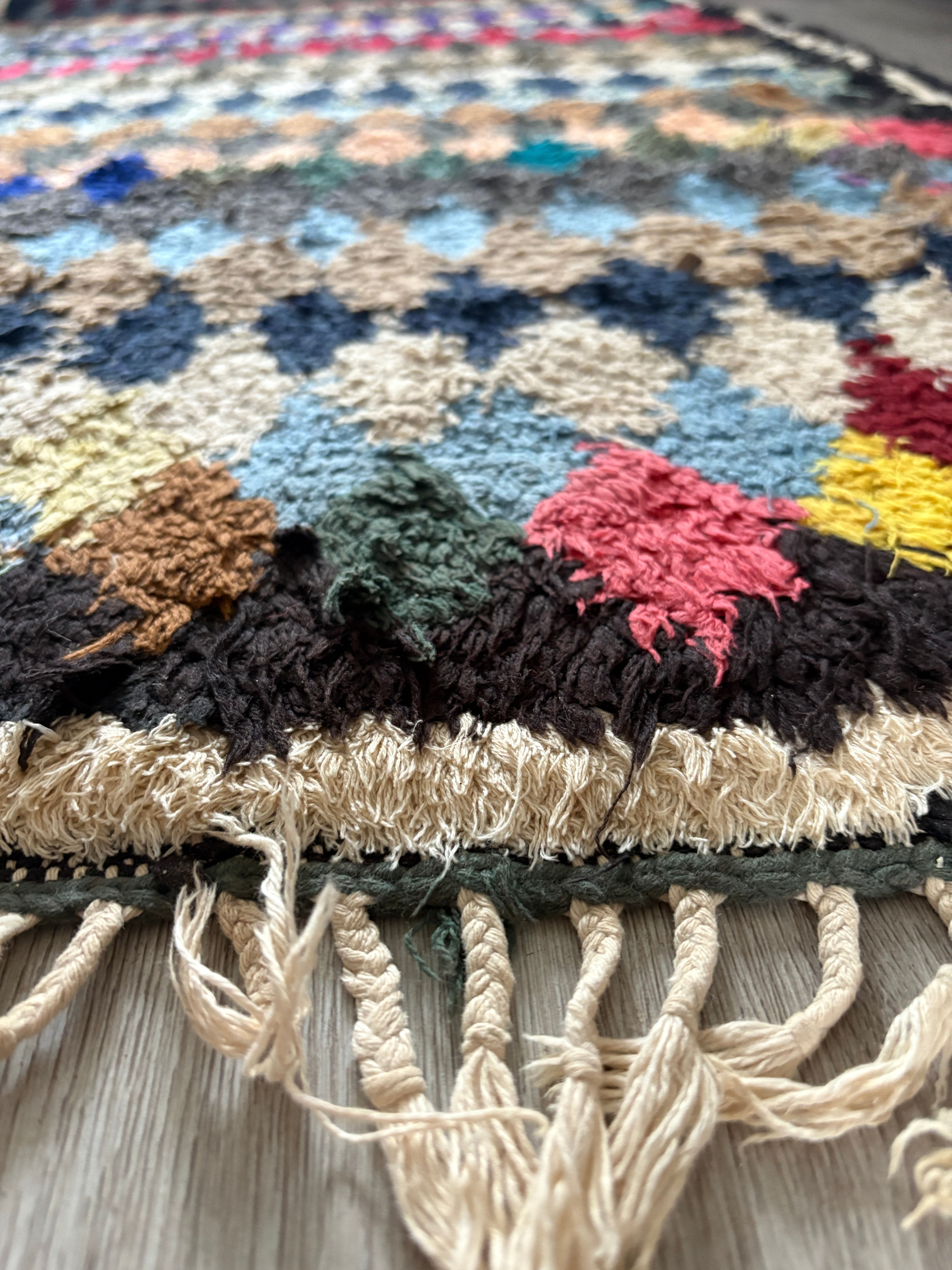 Handwoven Moroccan Boujad Wool Rug. 210-100