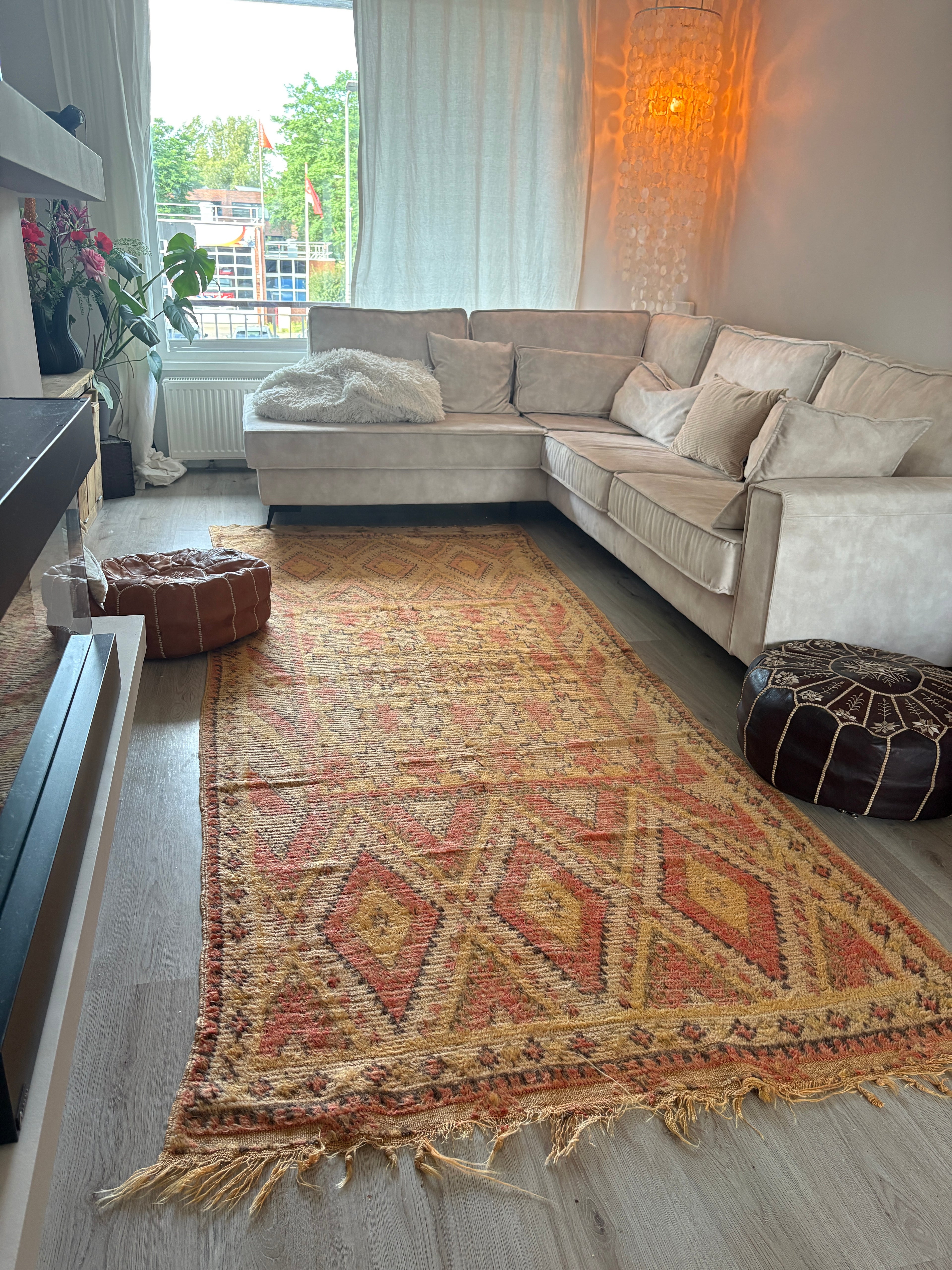 The Nomad’s Warmth” — Vintage Handwoven Berber Rug (315×135 cm)