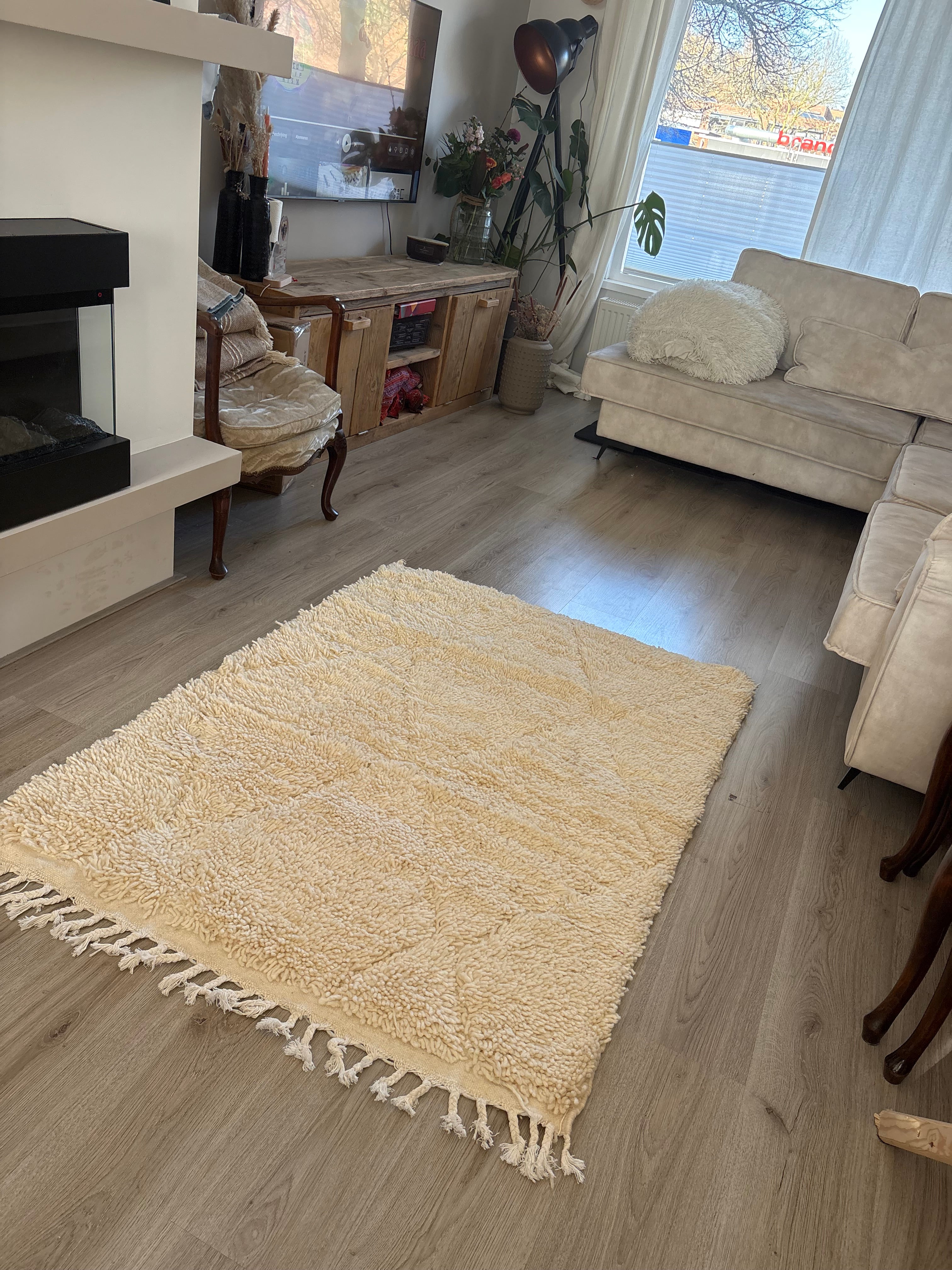 Moroccan Handmade Beni Ouarain Style Rug – Cream White