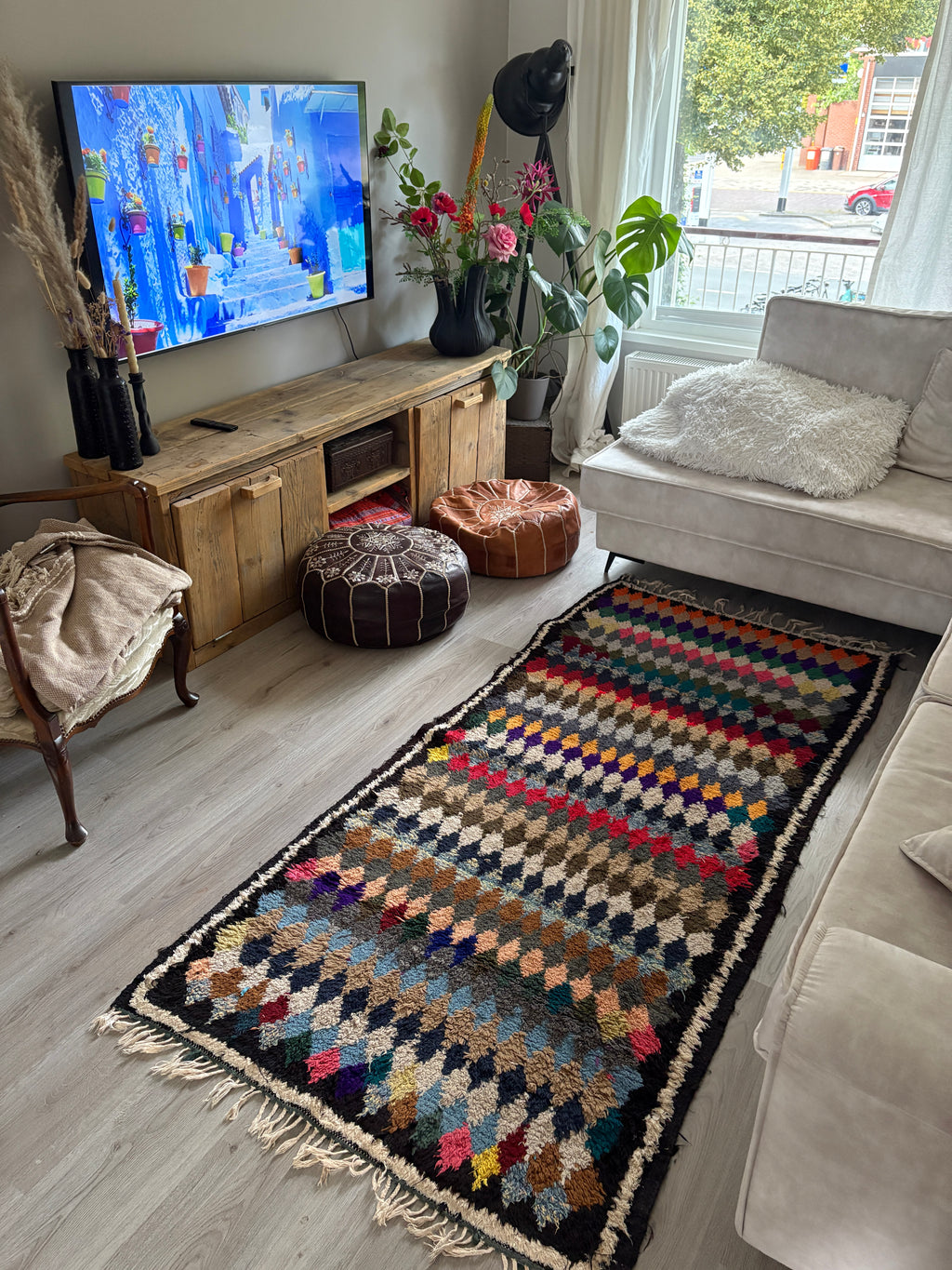 Handwoven Moroccan Boujad Wool Rug. 210-100