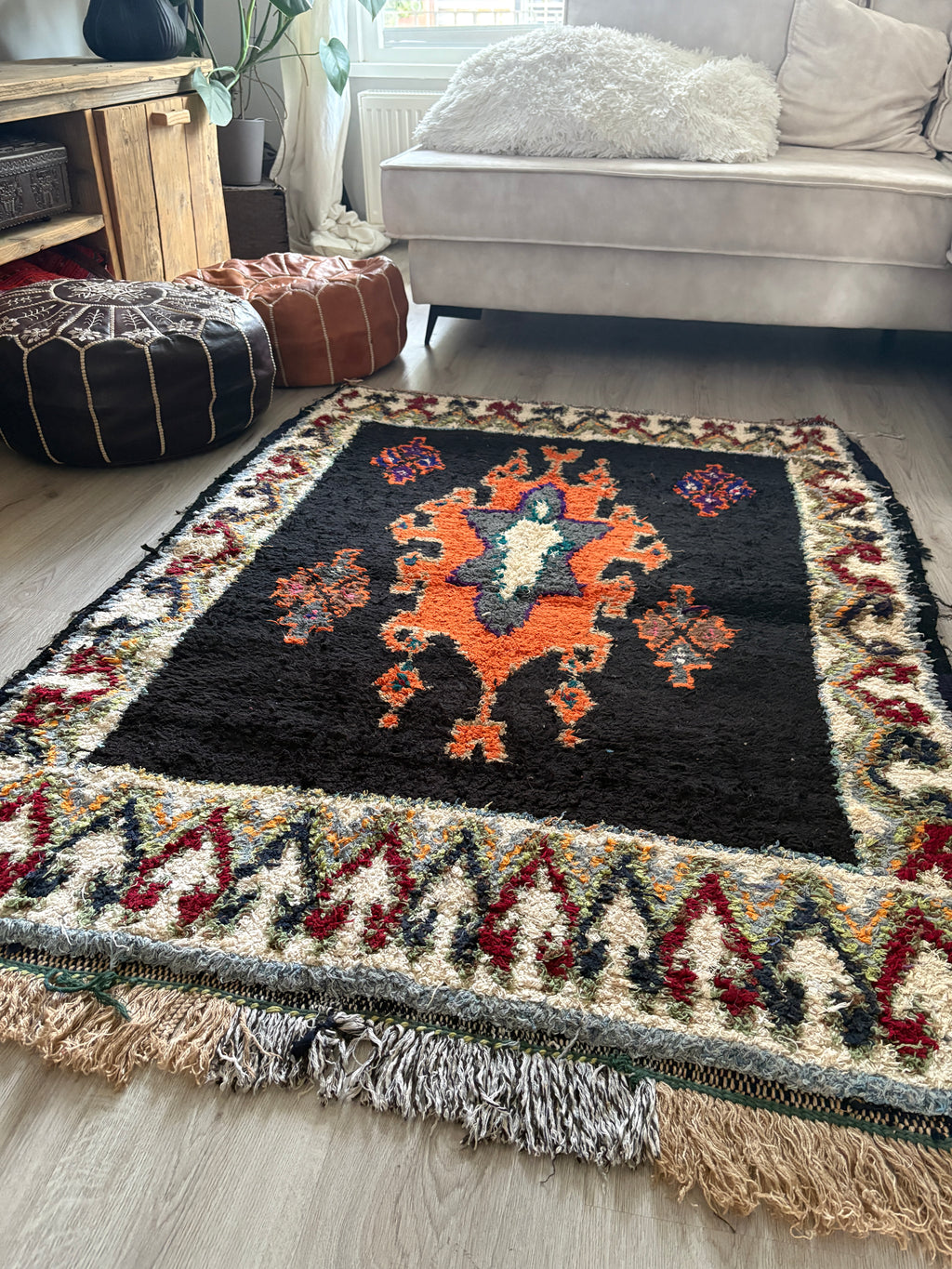 Vintage Taznakht Rug, Handwoven Wool from the High Atlas ( 160-115 )