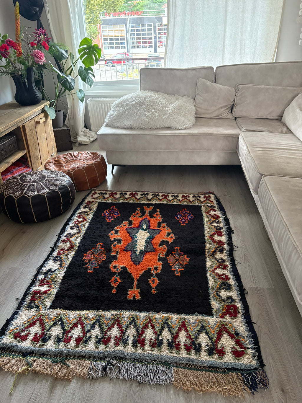 Vintage Taznakht Rug, Handwoven Wool from the High Atlas ( 160-115 )