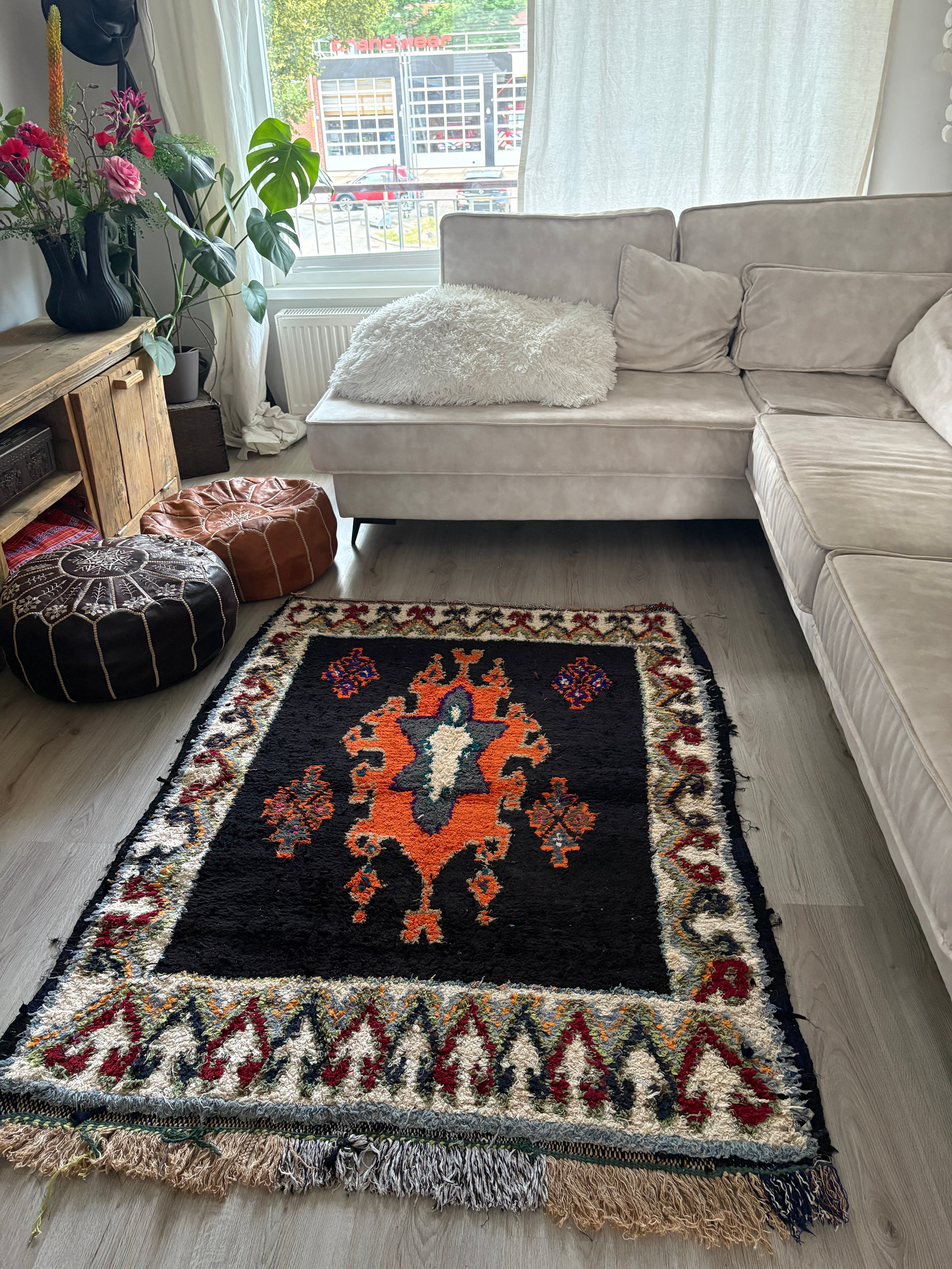 Vintage Taznakht Rug, Handwoven Wool from the High Atlas ( 160-115 )